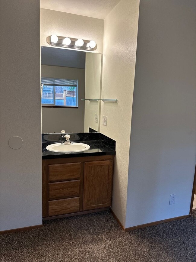 Building Photo - Three bedroom Westside home near OSU Casca...