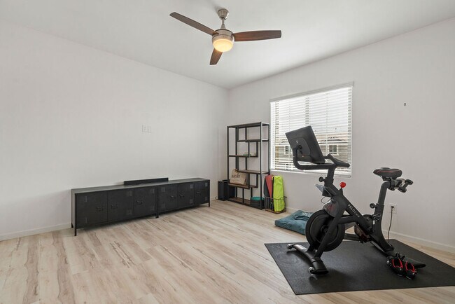 Building Photo - 10020 E CAMELBACK TR
