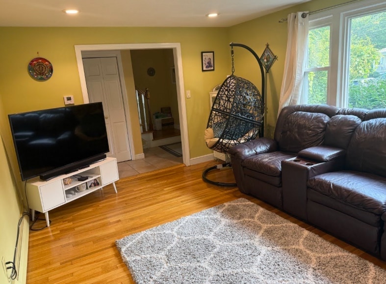 Building Photo - 72 Grassland St