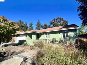 Building Photo - 516 Webster Dr