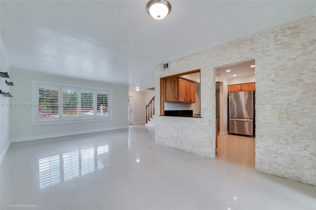 Building Photo - 9975 SW 85th St