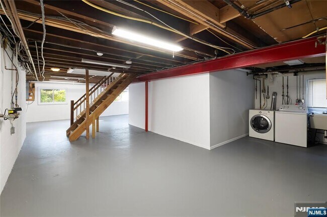 Building Photo - 947 E Glen Ave
