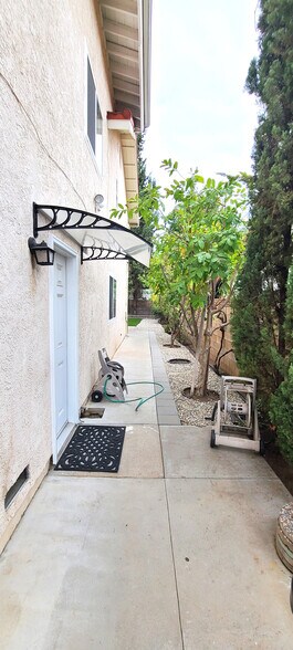 Building Photo - 10000 Hanna Ave