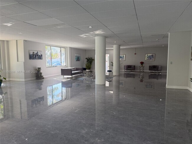 Building Photo - 9700 E Bay Harbor Dr