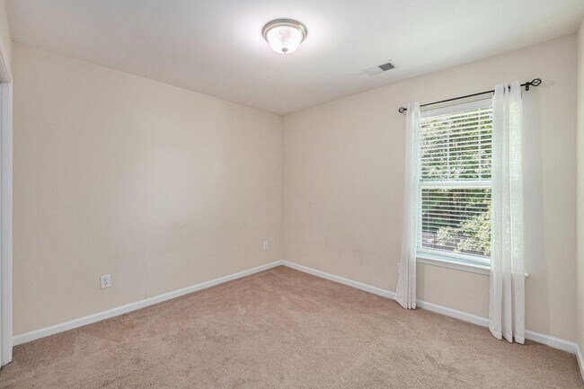Building Photo - 349 Drayton Pl Dr