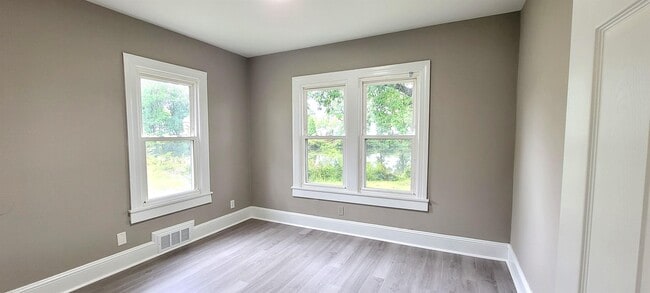 Building Photo - 104 Middleneck Ln