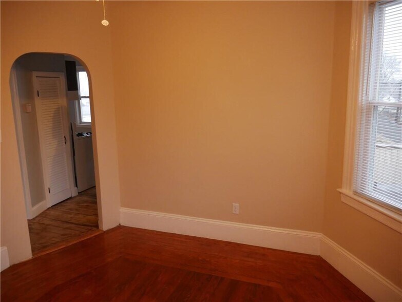 Building Photo - 11 Windmill St