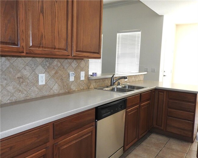 Building Photo - 3804 SW Kestrel Dr