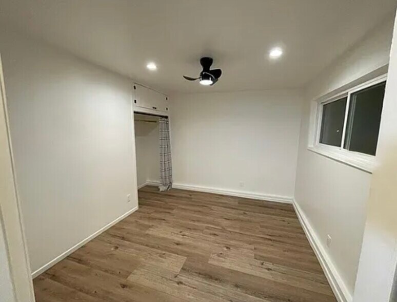 Building Photo - 22331 Vanowen St