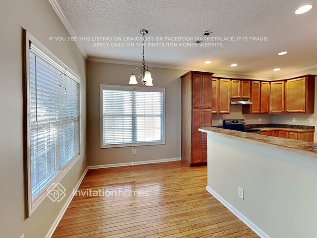 Building Photo - 10 Camden Cir