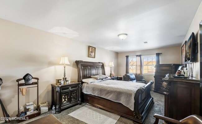 Building Photo - 390 College Dr E