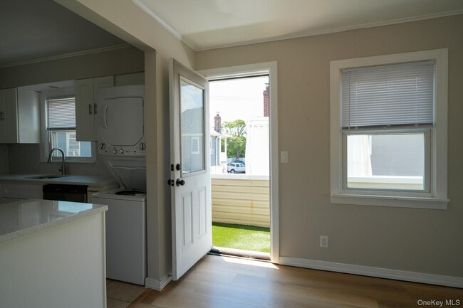 Building Photo - 59 Troy Ave