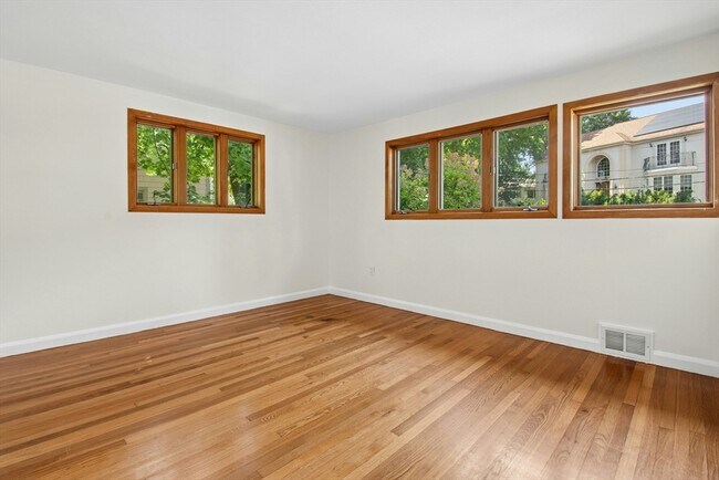 Building Photo - 70 Botsford Rd