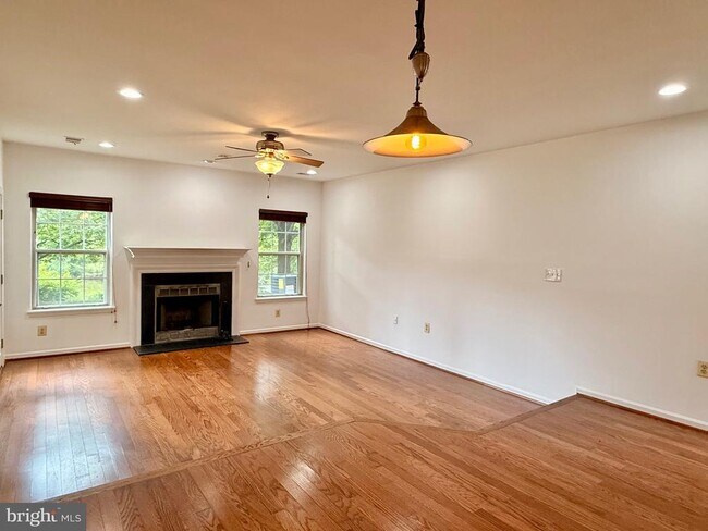 Building Photo - 2930 Yarling Ct