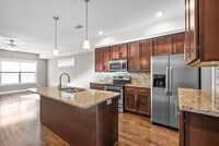 Building Photo - Large 2 Bedroom Condo For Rent Near Downtown Clarksville!