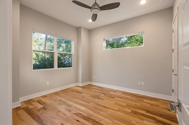 Building Photo - 3209 Govalle Ave