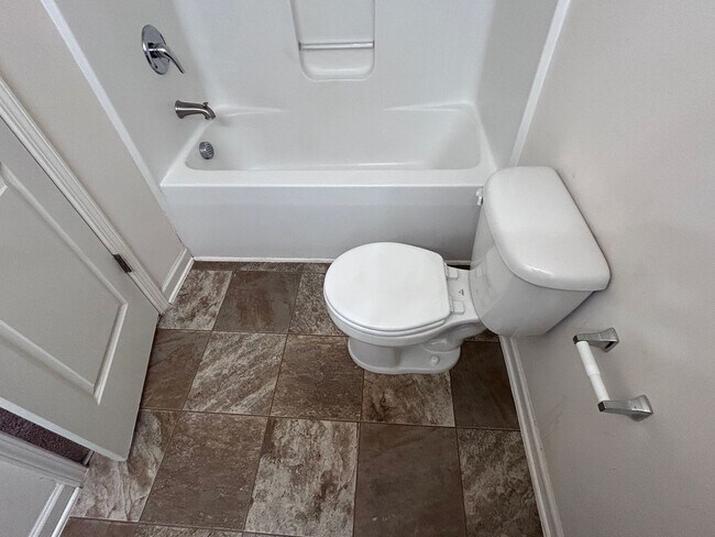 Building Photo - Coming Soon! 3/2.5 High Point Townhome, just north of town near N Main St & I-74