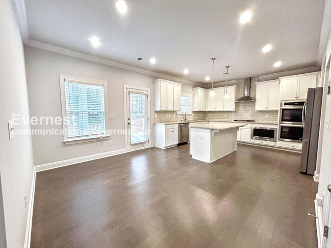 Building Photo - PROMO: Get $1000 OFF the first month’s rent when you sign the lease today! / 4 Bed/3.5 Bath Home ...