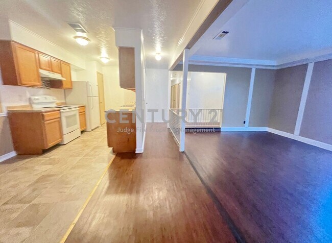 Building Photo - Lovely 3/2 Duplex on Corner Lot in Dallas ...