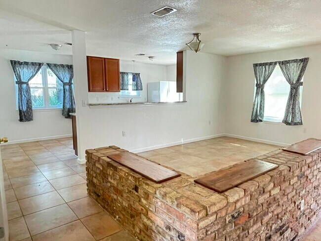 Building Photo - 606 Bayou Ln