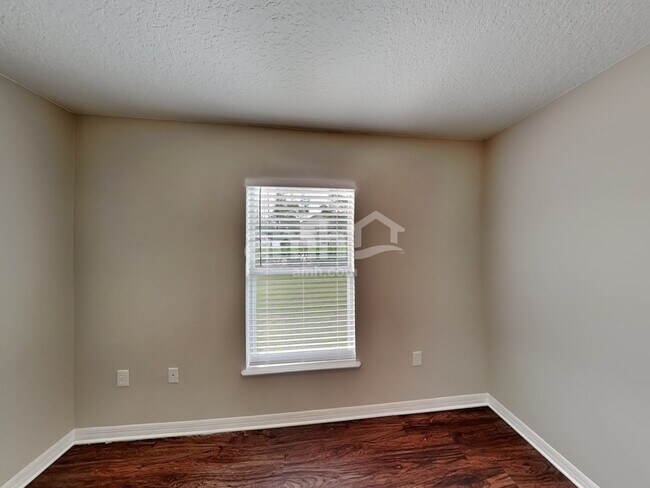 Building Photo - 49 Raintree Place