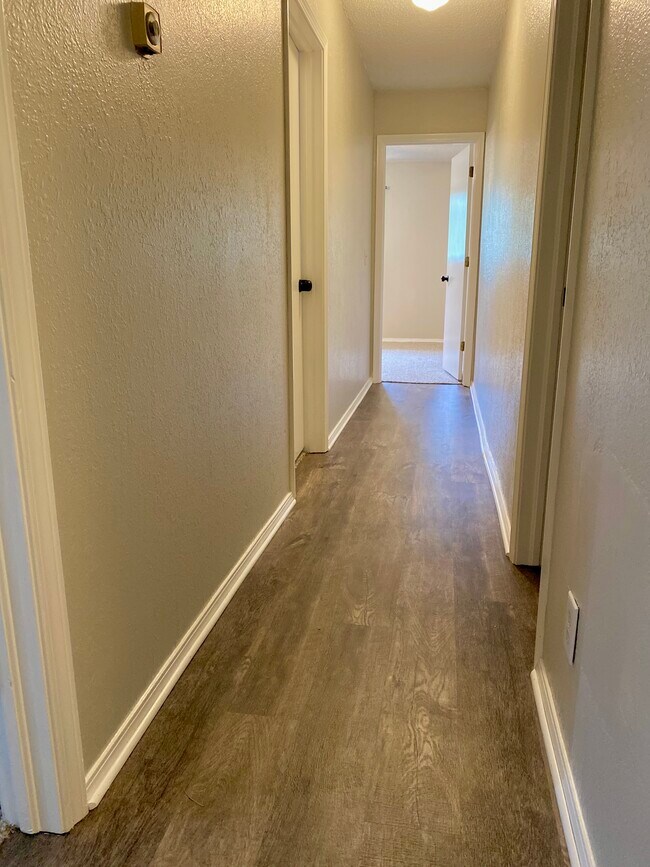 Building Photo - 305 W Quantico St