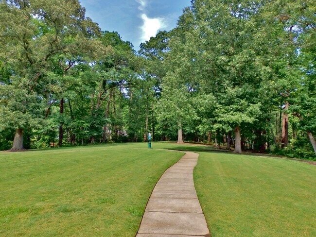 Building Photo - 5 Bedroom Ready NOW! Pet Friendly, Community Pool, Clubhouse, Fitness Center, Kayak Launch, Playg...