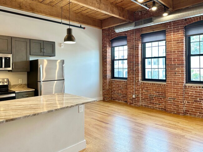 Building Photo - Torrey Factory Lofts