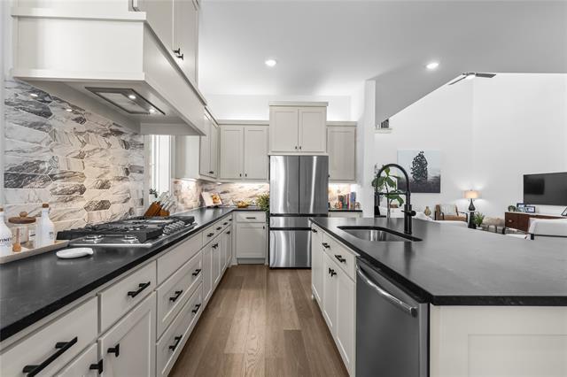 Building Photo - 15627 Rue Dr