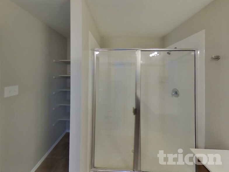 Building Photo - 1114 Bellevue Dr