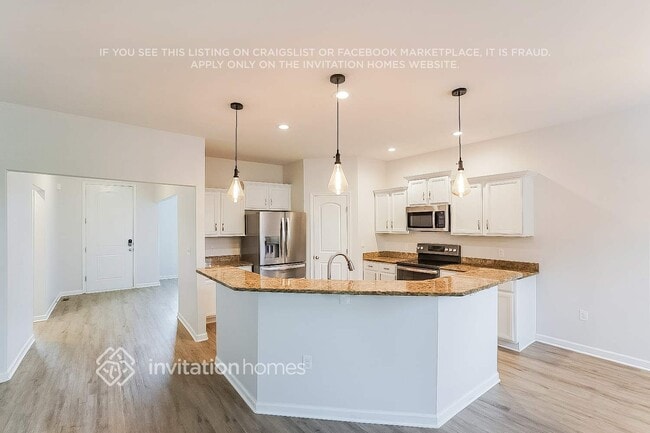 Building Photo - 2223 Dale View Dr