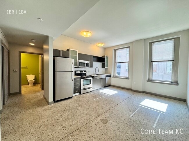 Primary Photo - 1121 McGee St