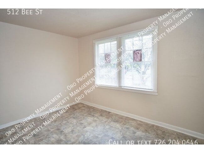 Building Photo - 512 Bee St