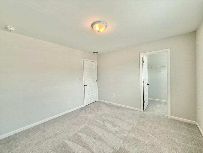 Building Photo - Stunning New 5BD, 5BA Garner Home with Lux...