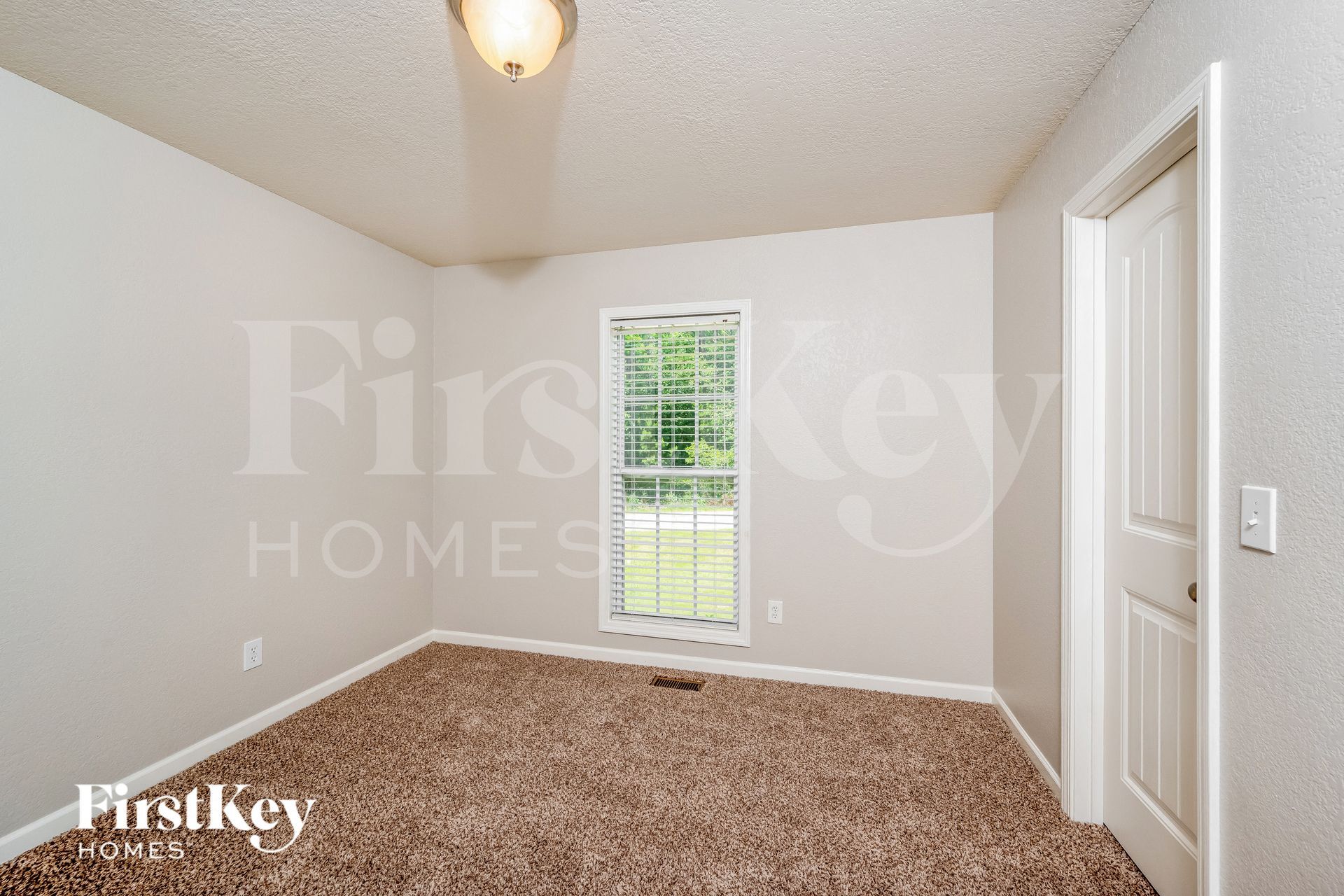 Building Photo - 29 Parkwood Dr