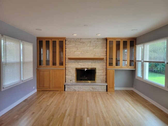Building Photo - 1001 E Callero Cir