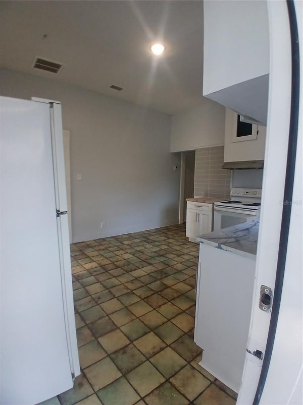 Building Photo - 8509 Claonia St