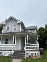 Building Photo - Pierce St S 325-327