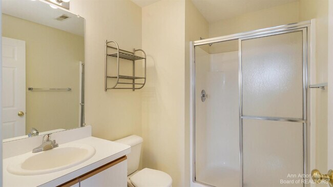 Building Photo - 1328 Heatherwood Ln