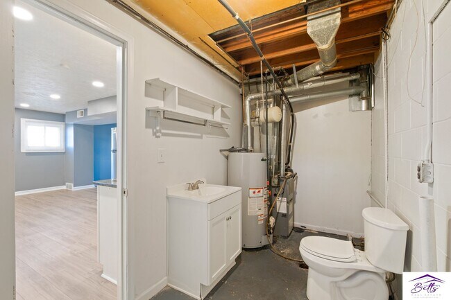 Building Photo - 3012/3014 Menke Cir