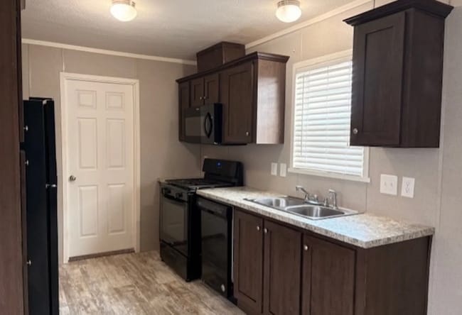 Building Photo - 180 W Orleans Ct