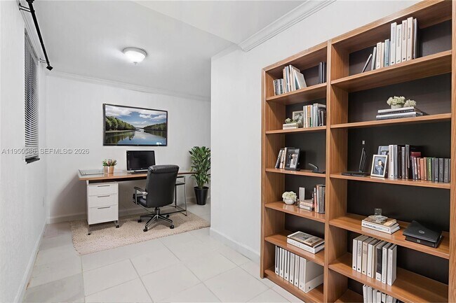 Building Photo - 934 E 22nd St