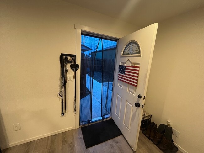 Building Photo - 125 N Walnut Ave