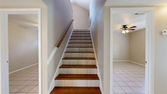 Building Photo - 1002 Hardwood Ln