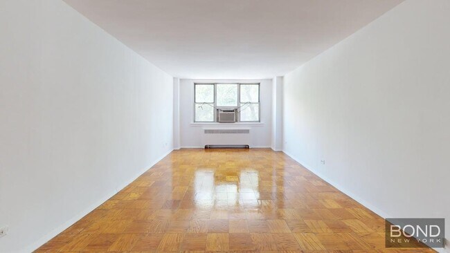 Building Photo - 240 E 35th St