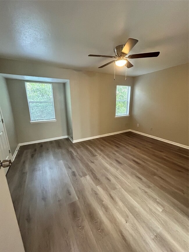 Building Photo - 3901 Woodchase Dr