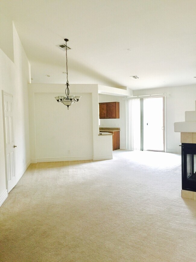 Building Photo - Lovely Rhodes Ranch Home