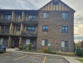 Building Photo - 50 Donna Ct