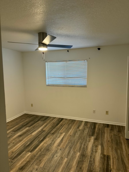 Building Photo - 3801 Crown Point Rd