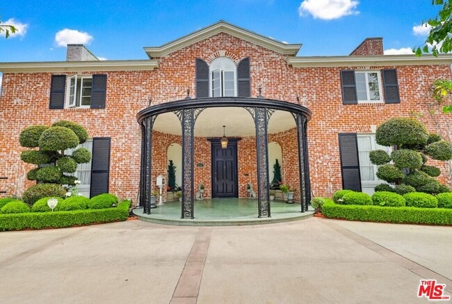 Building Photo - 516 S Rimpau Blvd